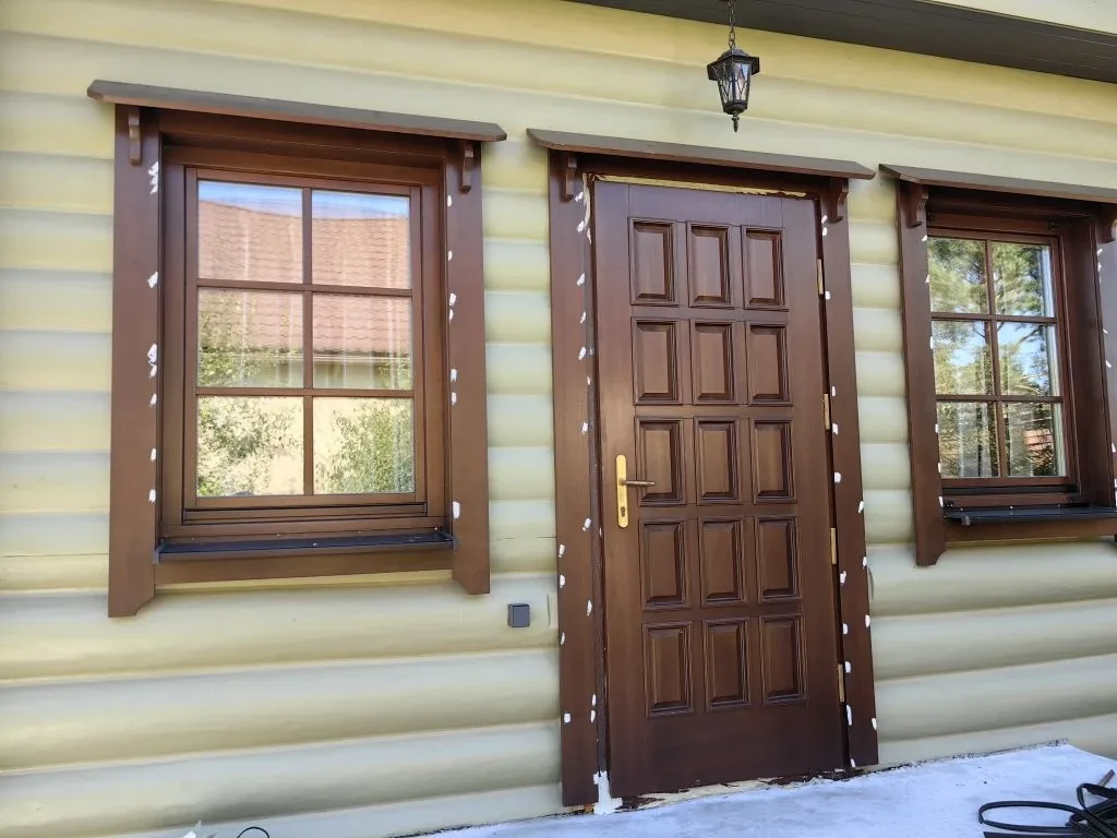 Покраска деревянных дверей